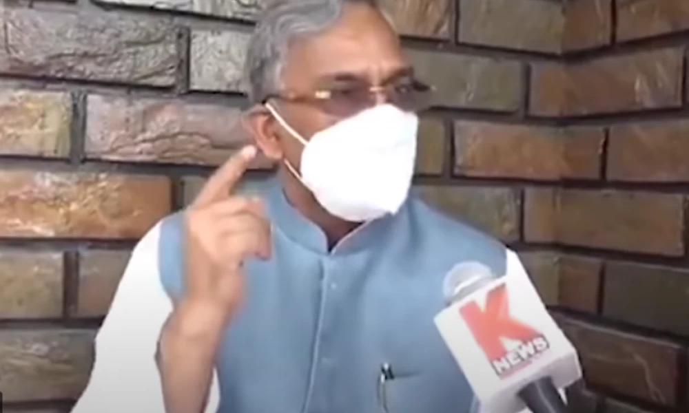  Ινδός πολιτικός: "Μη σκοτώνετε τον κορονοϊό- Έχει δικαίωμα στη ζωή"